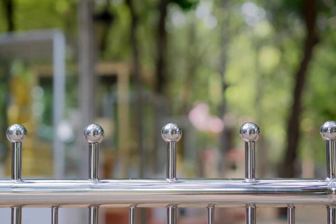 enhancing security with aluminium fencing features and options