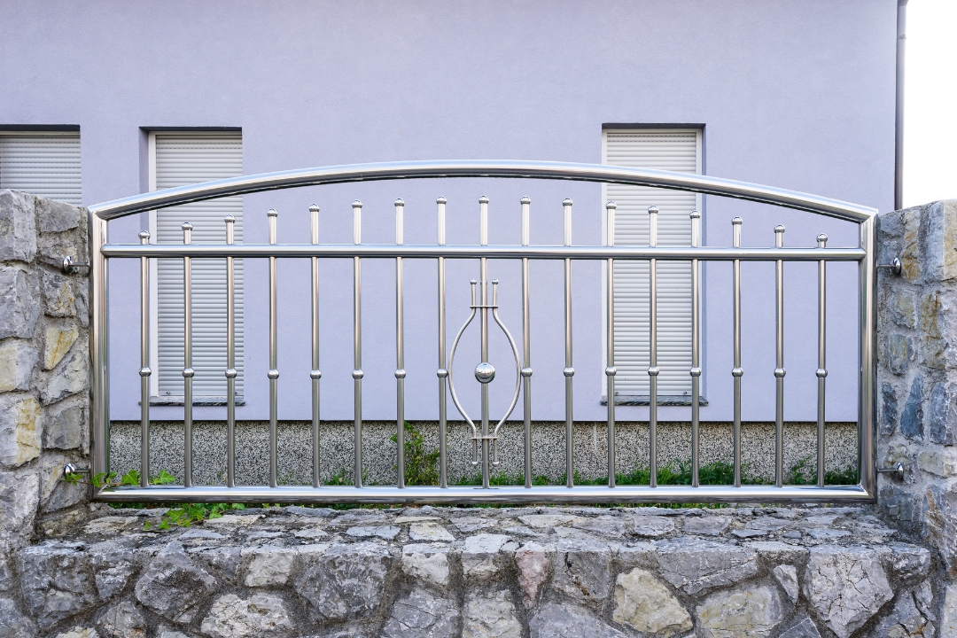 the evolution of aluminium fencing from traditional to contemporary styles